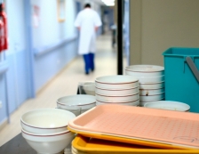 Gaspillage alimentaire : l\'hôpital du Mans innove en donnant aux plus pauvres ses repas en surplus