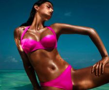 H&M s’excuse d’avoir fait l’apologie du bronzage extrême dans une publicité pour des maillots de bain
